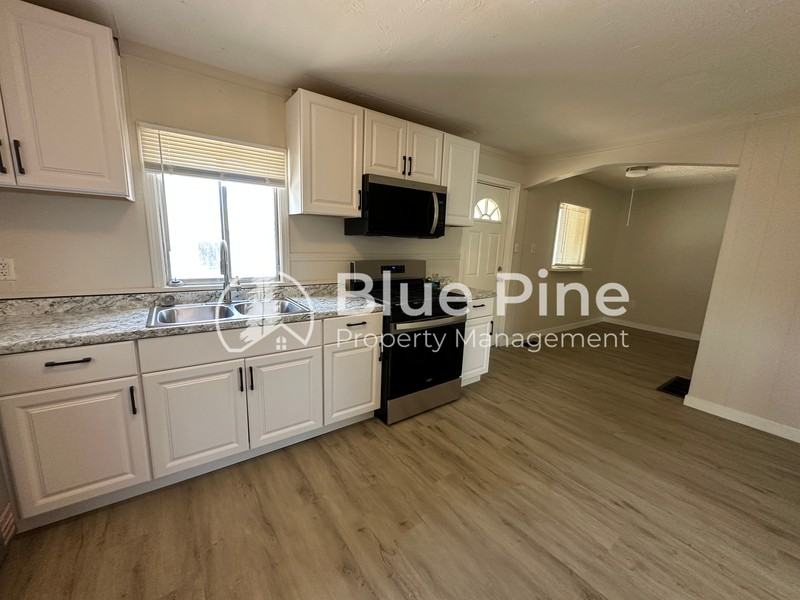 1198 Boise Ave - Photo 4 of 12