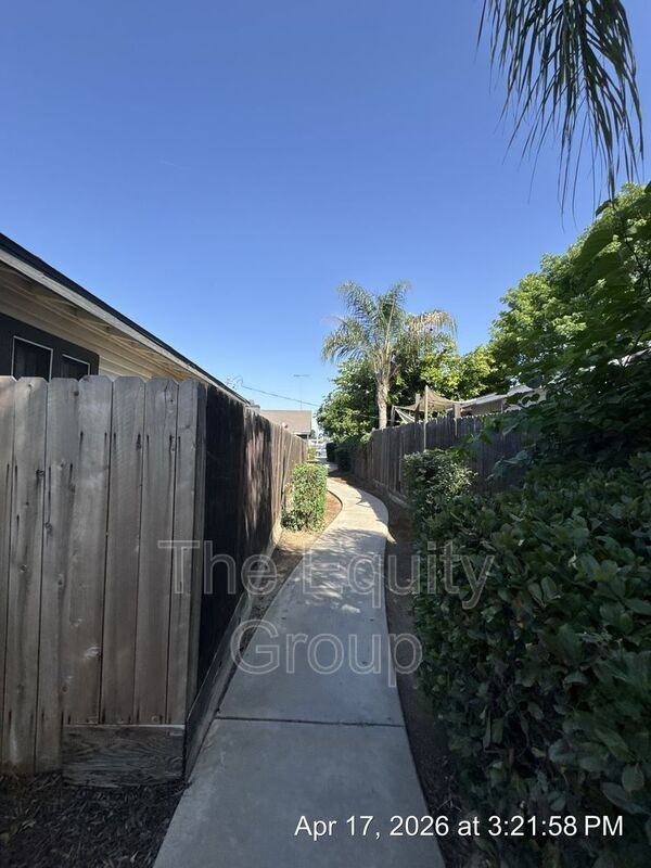 312 1/2 N Park St - Photo 3 of 21