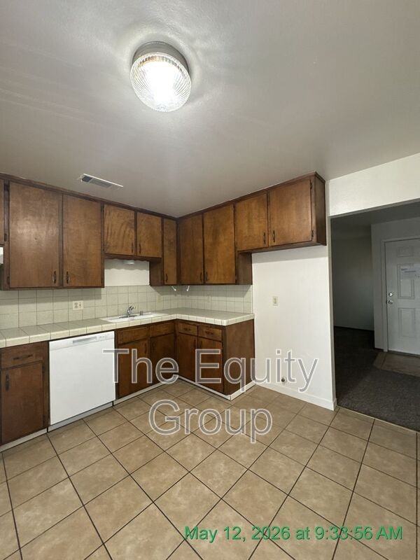 733 S County Center Dr #H - Photo 7 of 20