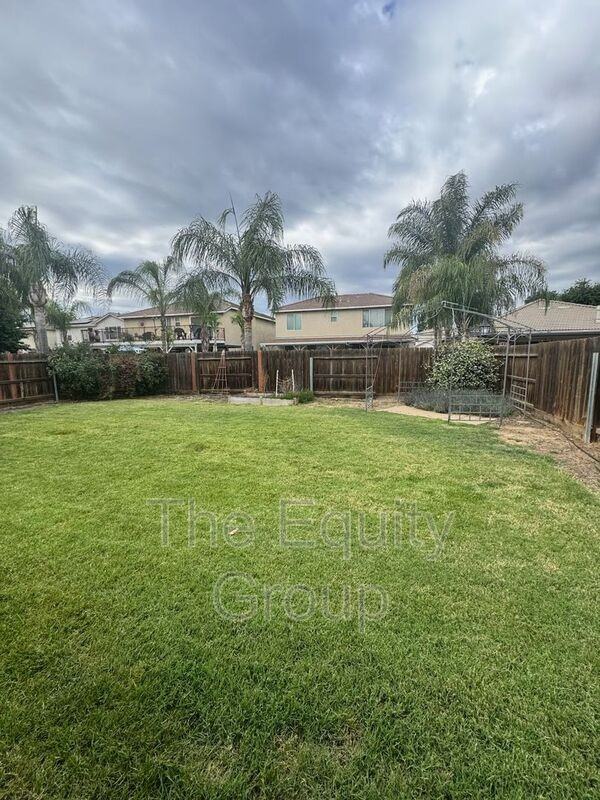 3142 W Sweet Ave - Photo 4 of 4