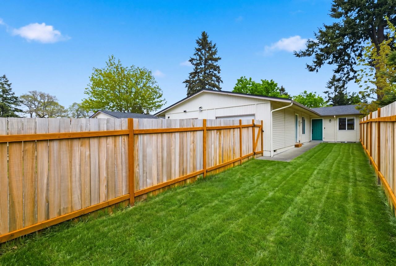 10423 12th Avenue Ct S - Photo 2 of 28