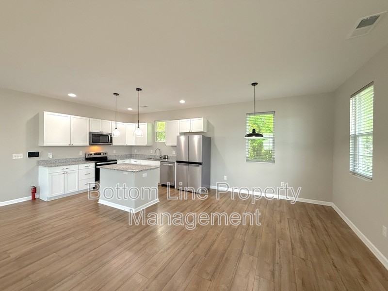 641 Central Dr Nw - Photo 4 of 16