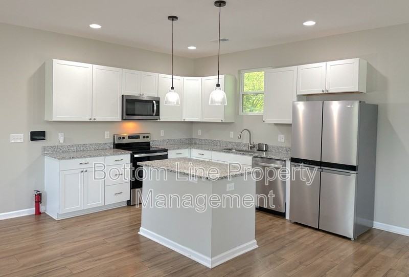 641 Central Dr Nw - Photo 5 of 16