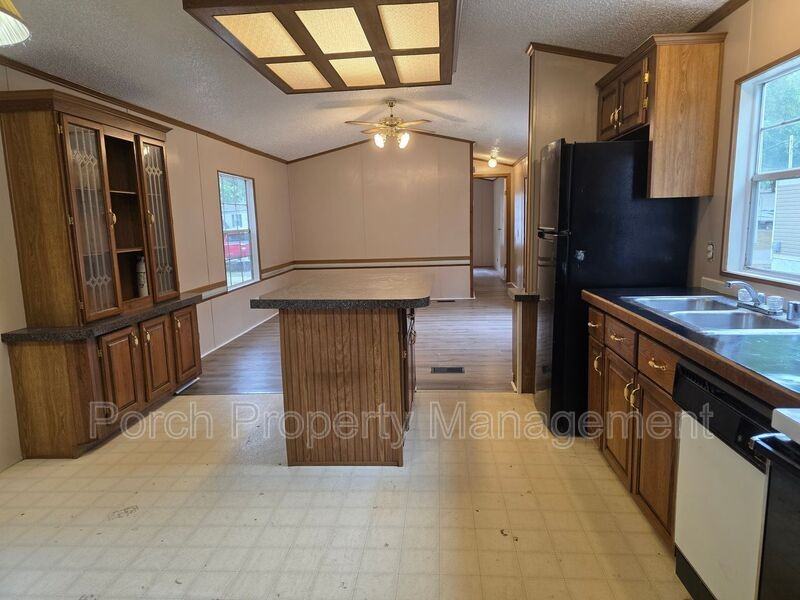 7318 Hayward Ave #P30 - Photo 3 of 18