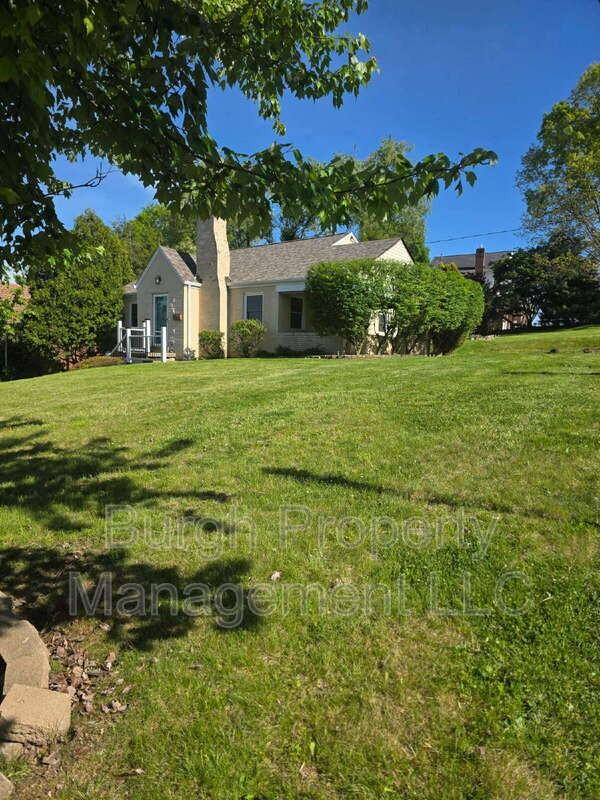 300 Maxwell Dr - Photo 4 of 21