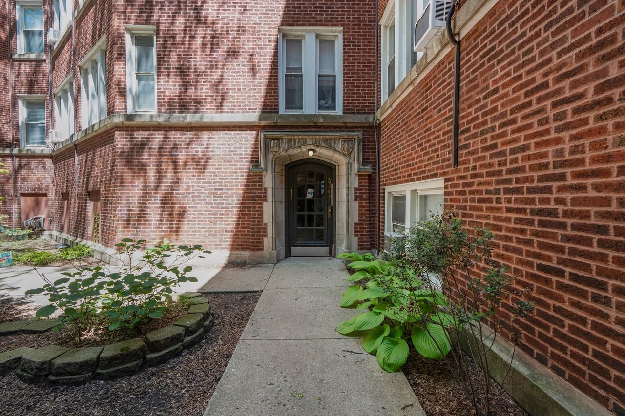 6565 N. Lakewood – Renovated Rogers Park Apartments - Photo 3 of 33