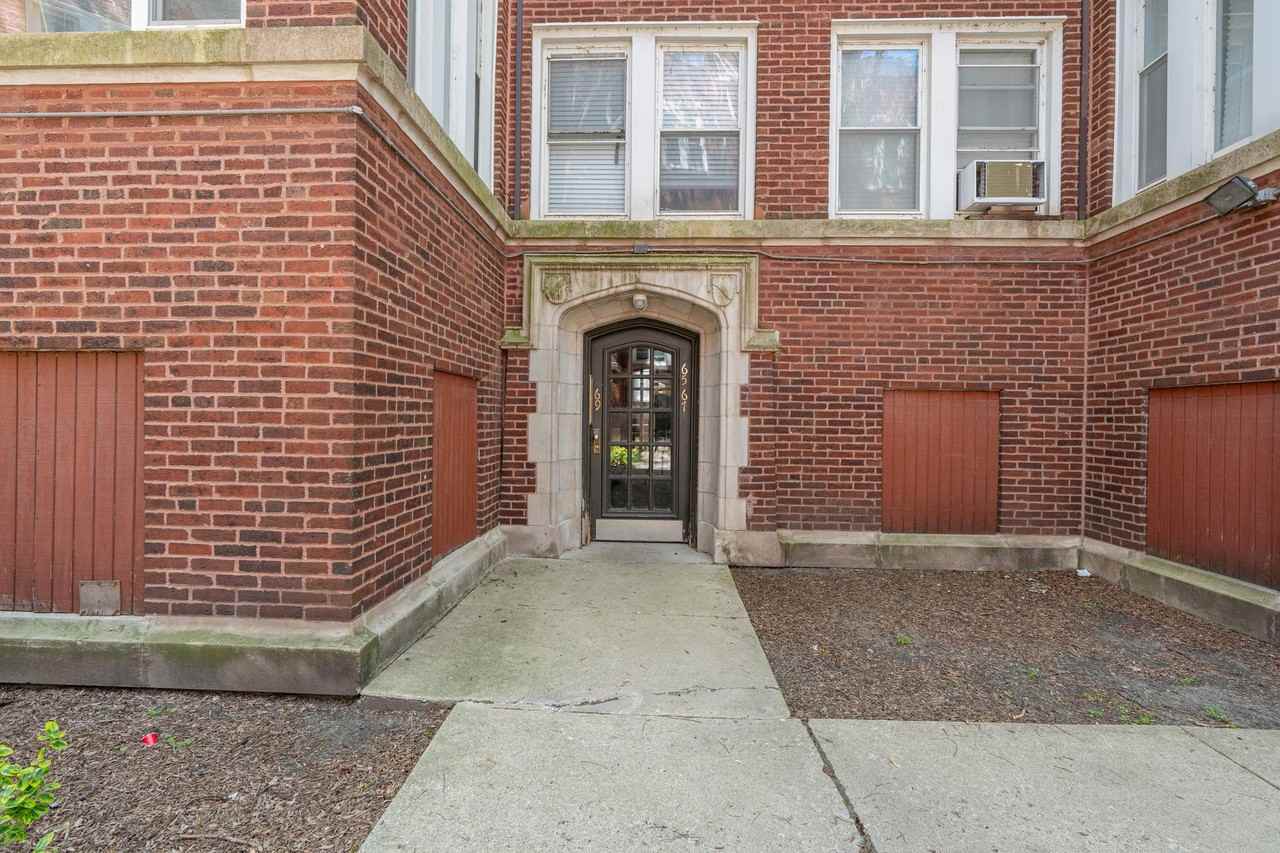 6565 N. Lakewood – Renovated Rogers Park Apartments - Photo 6 of 33