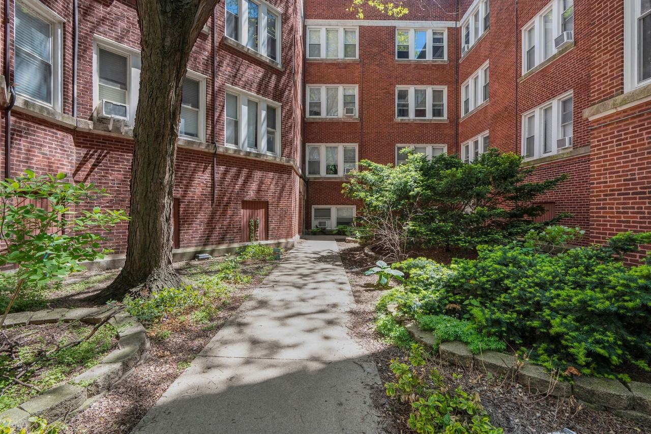 6565 N. Lakewood – Renovated Rogers Park Apartments - Photo 7 of 33