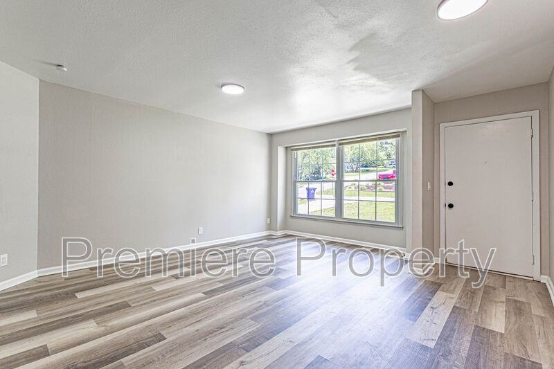 3910 E 123rd Ter #B - Photo 2 of 9