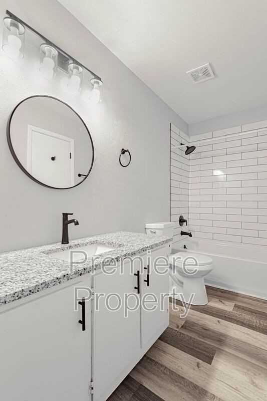 3910 E 123rd Ter #B - Photo 5 of 9