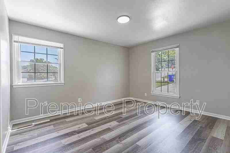 3910 E 123rd Ter #B - Photo 6 of 9