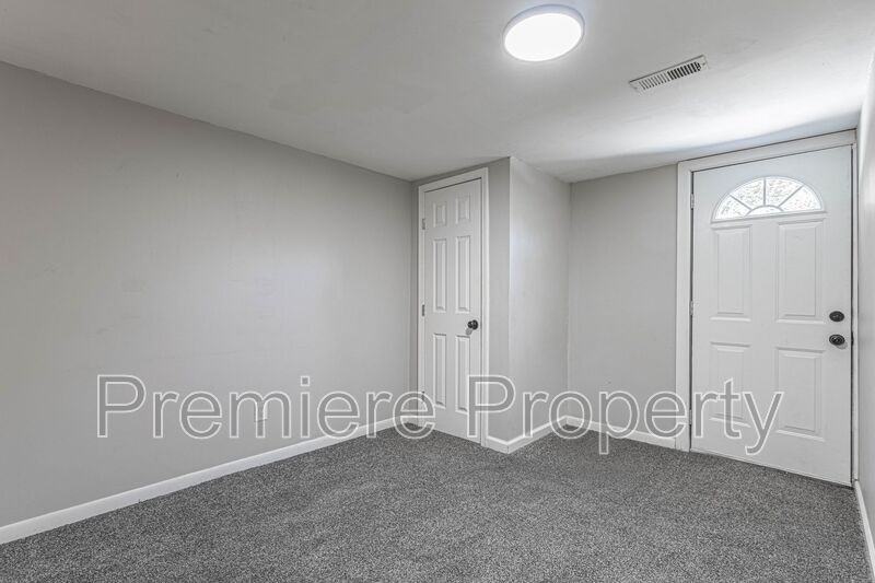 3910 E 123rd Ter #B - Photo 7 of 9