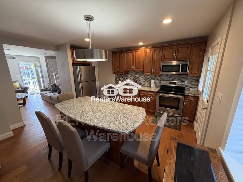 611 Cheraton Rd - Photo 3 of 13