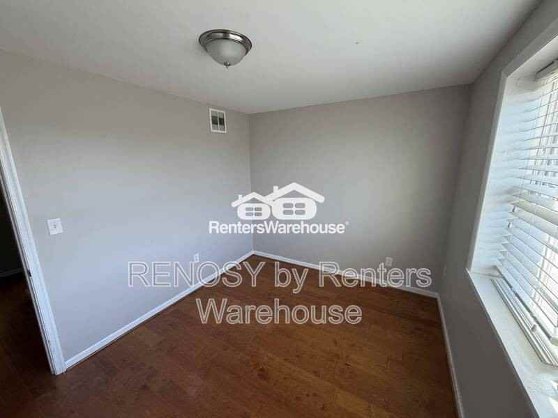 611 Cheraton Rd - Photo 6 of 14