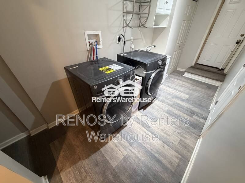 611 Cheraton Rd - Photo 3 of 14