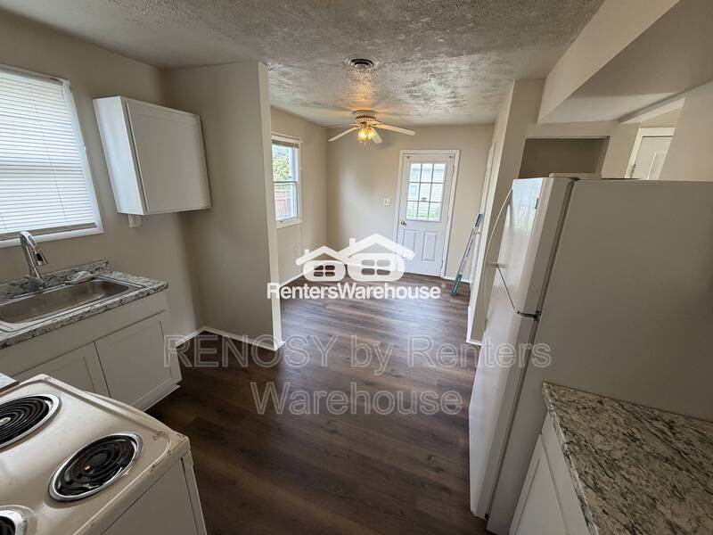 1201 E 43rd St - Photo 4 of 16