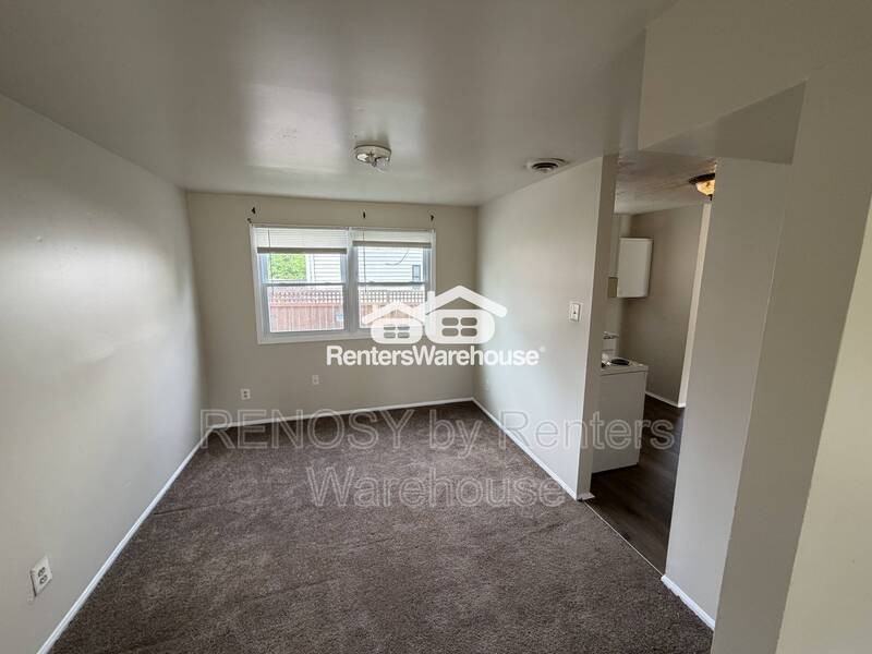 1201 E 43rd St - Photo 7 of 16