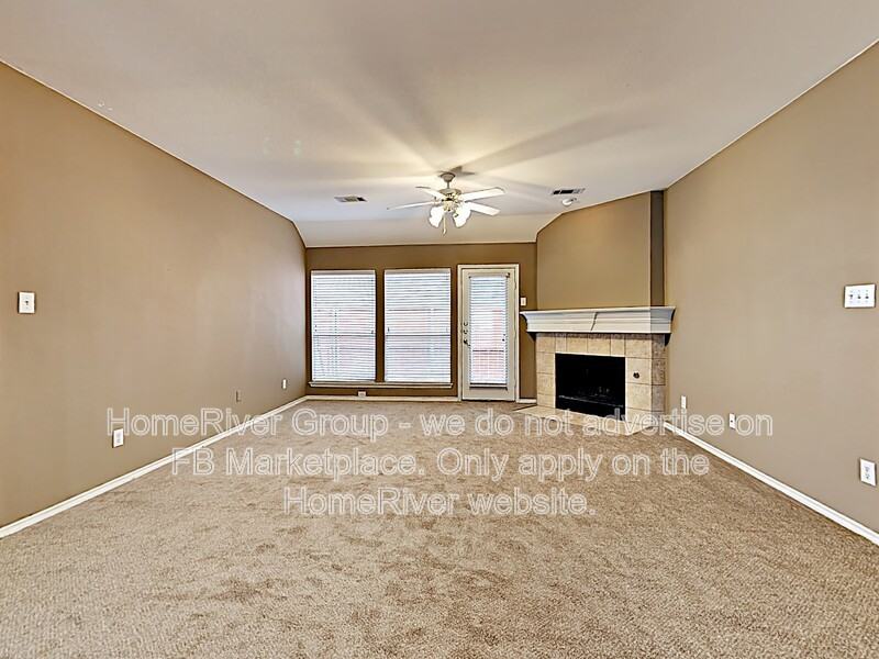 2405 N Brook Dr - Photo 4 of 17