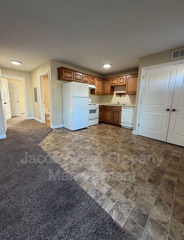 245 Opal Ct #2E - Photo 4 of 16