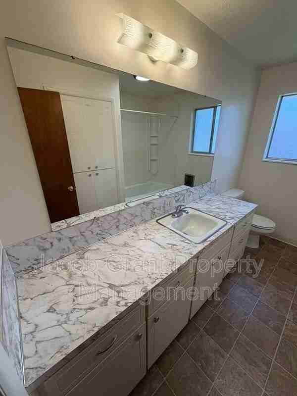 2136 Saint Clair Rd - Photo 7 of 13