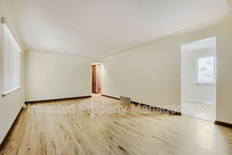 4660 Upham St - Photo 3 of 14