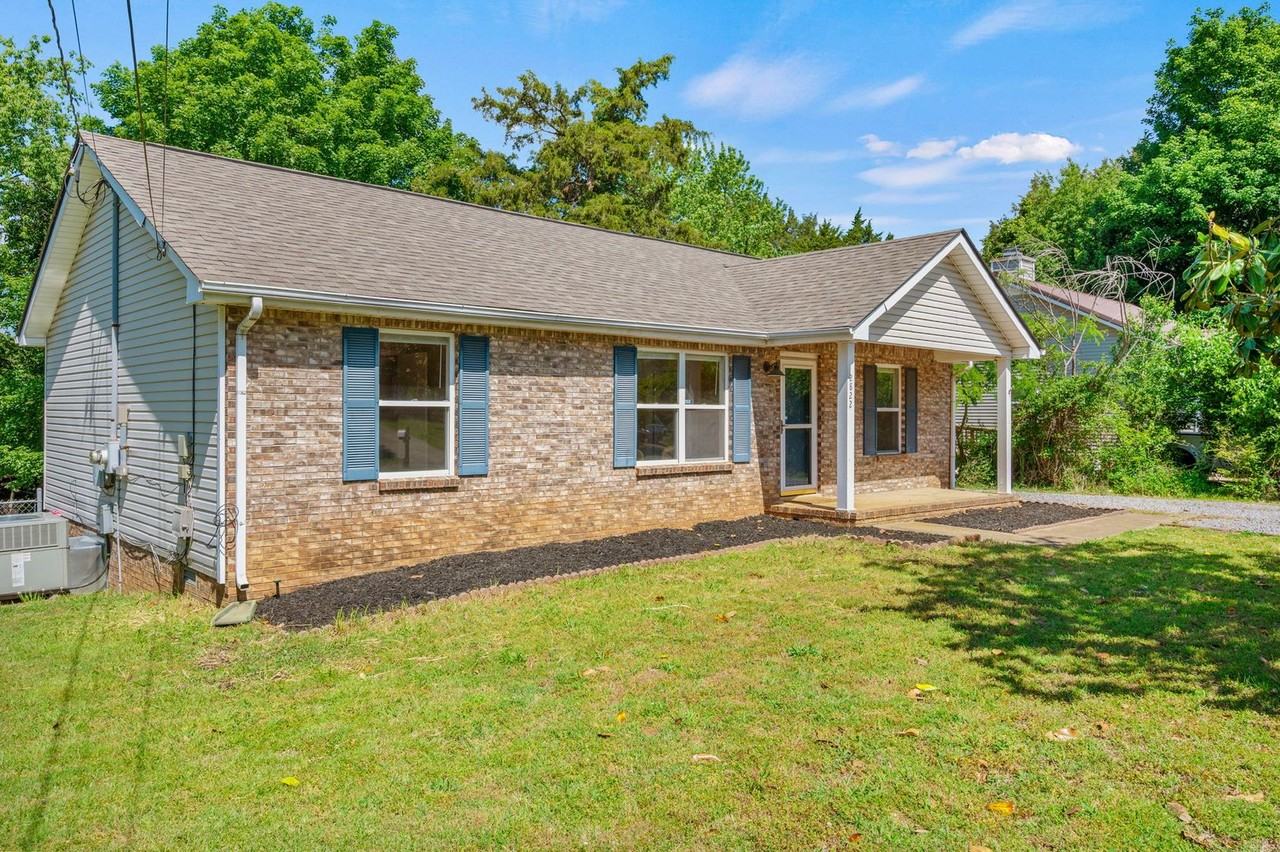 2822 Nat Hoosier Ln - Photo 3 of 33