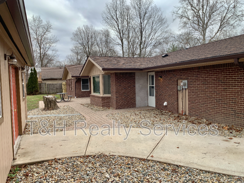 100 W Julie Ann Dr - Photo 3 of 33