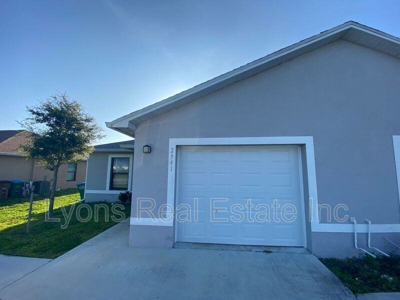 2941 Skyline Blvd - Photo 3 of 24