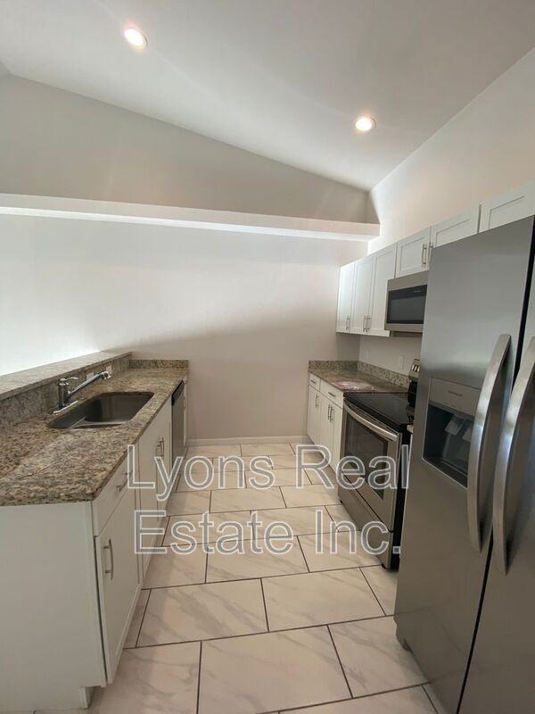 2941 Skyline Blvd - Photo 7 of 24