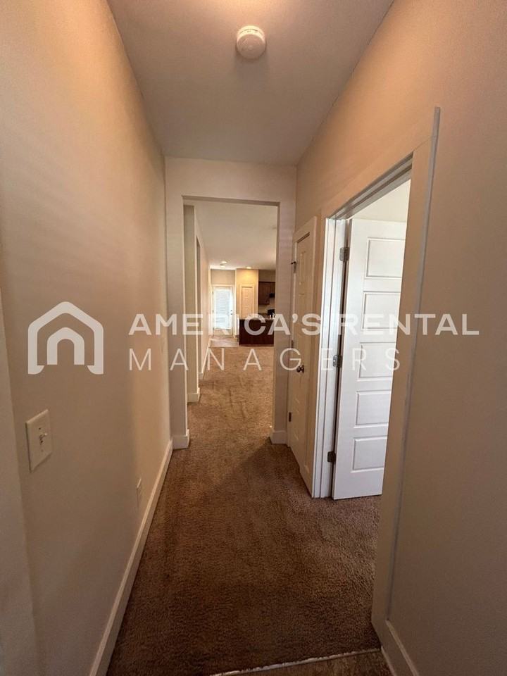 819 Kent Dr - Photo 5 of 37