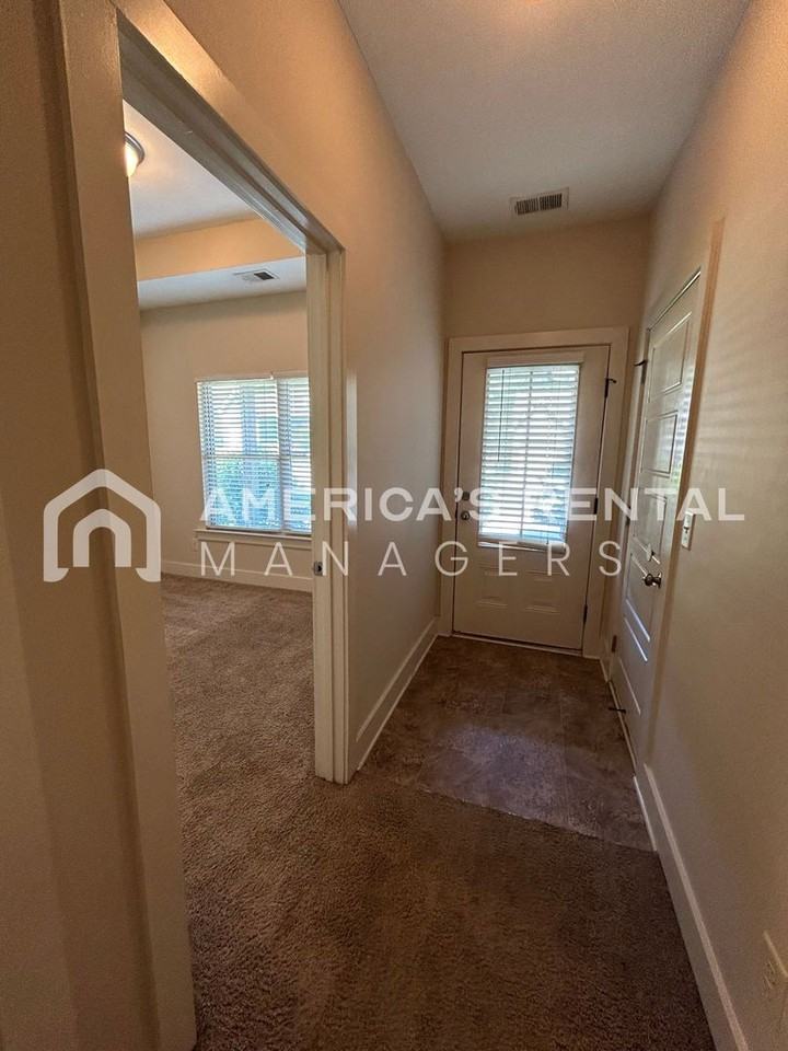 819 Kent Dr - Photo 6 of 37