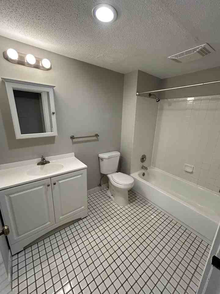 728 East 16th Street (New Town) - Photo 6 of 19