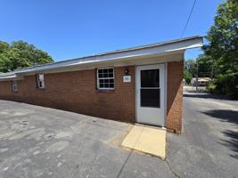 featured image of 6100 Strathmore Rd #101