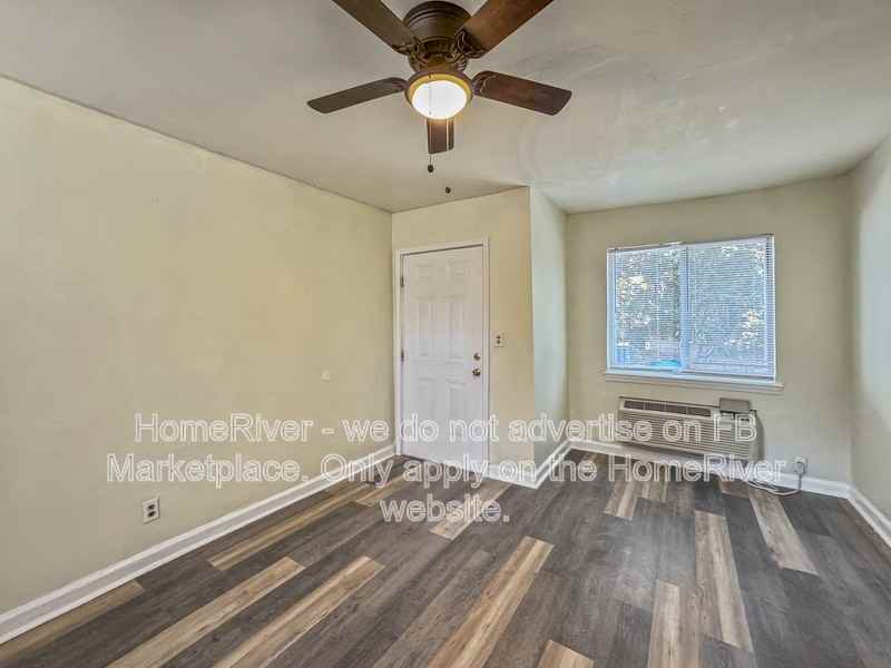 2413 Laurel St #C - Photo 4 of 19