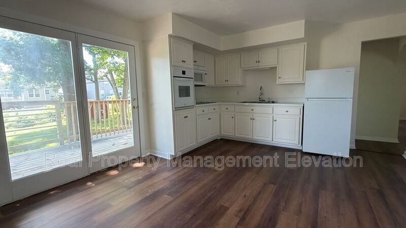197 Westwood Dr - Photo 3 of 15
