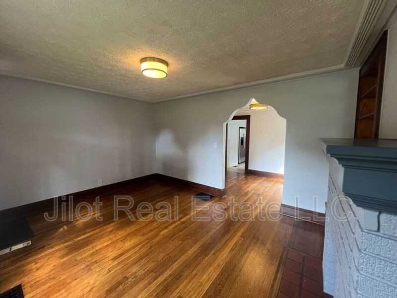 1845 Lakewood Ter Se - Photo 2 of 20