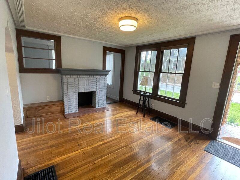 1845 Lakewood Ter Se - Photo 3 of 20