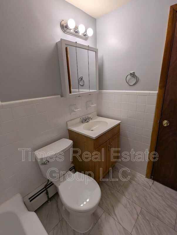 708 Carmen Dr #B - Photo 2 of 19