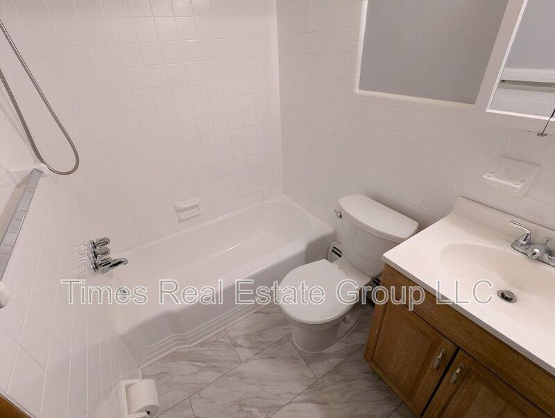 708 Carmen Dr #B - Photo 3 of 19