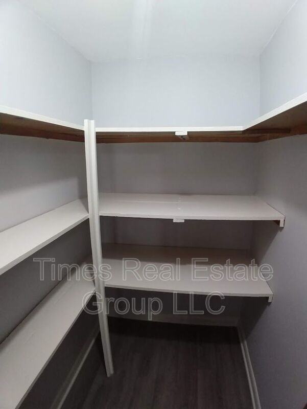 708 Carmen Dr #B - Photo 5 of 19