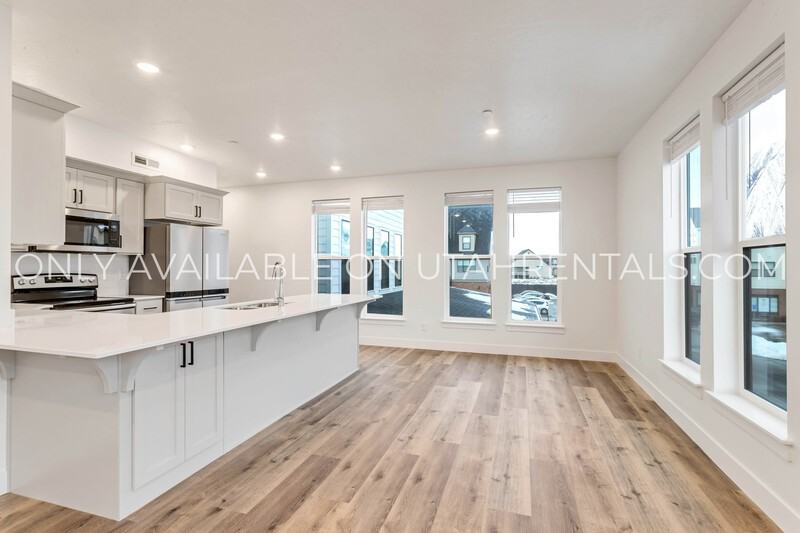 768 Sw #203 - Photo 3 of 24
