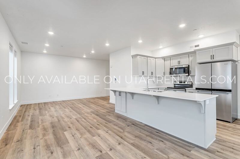 768 Sw #203 - Photo 4 of 24