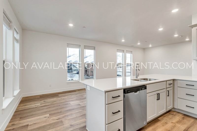 768 Sw #203 - Photo 7 of 24