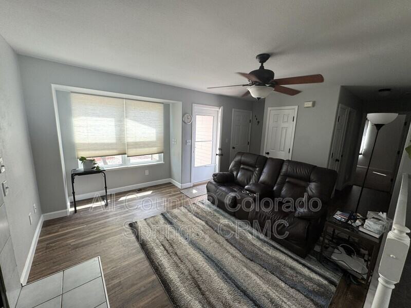 608 Stubblefield Dr - Photo 3 of 23