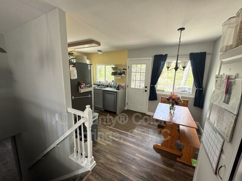 608 Stubblefield Dr - Photo 4 of 23