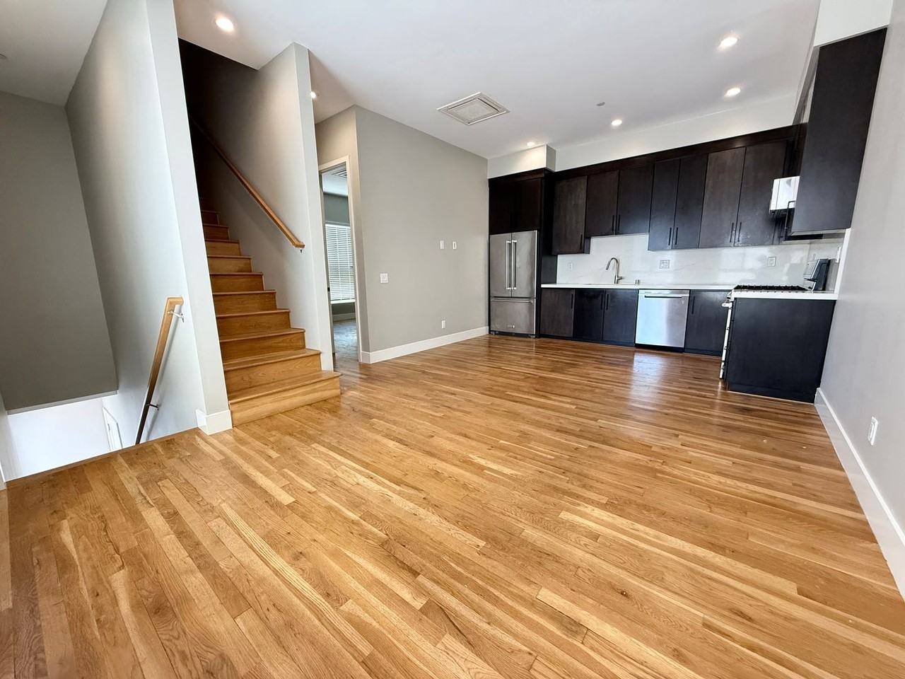 2961 E St - Photo 2 of 23