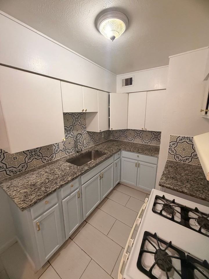 Alpine House Condominiums - Photo 3 of 12