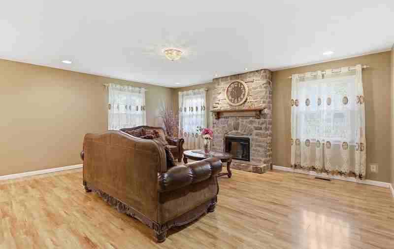 12426 Chalford Ln - Photo 3 of 21
