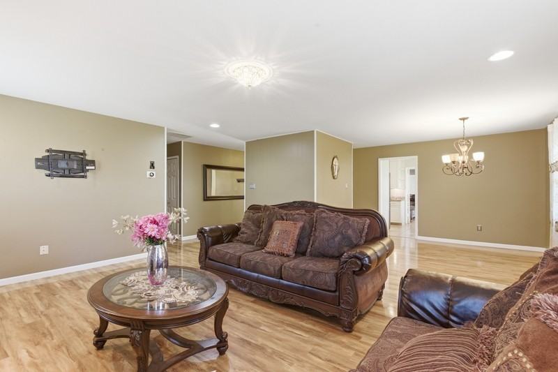 12426 Chalford Ln - Photo 4 of 21