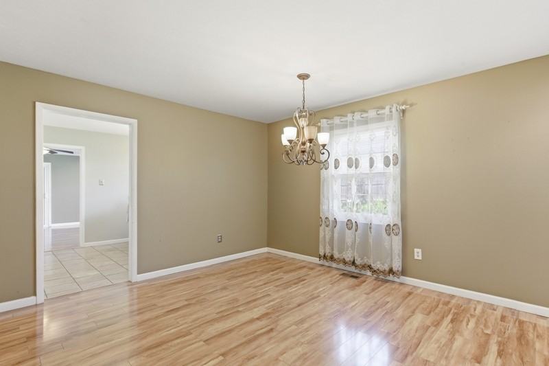 12426 Chalford Ln - Photo 5 of 21